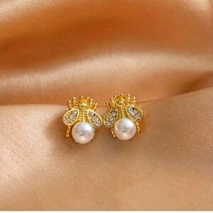 Bee pearl stud earrings ,bee earrings 925 Silver Post